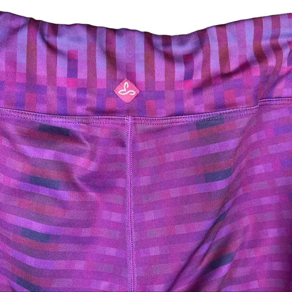 Prana Capri Leggings in Fuchsia Size Medium - Picture 4 of 7